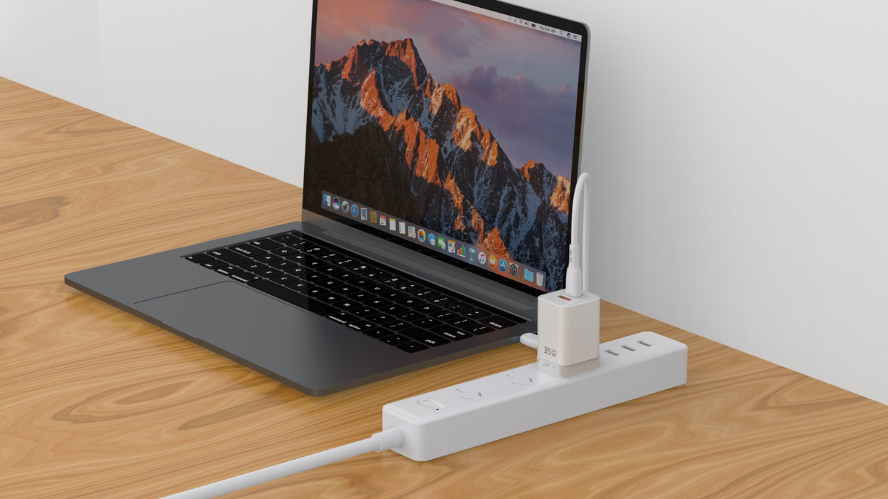 Titan 35W Ultra Fast Charger w USB-C and USB-A - image 3