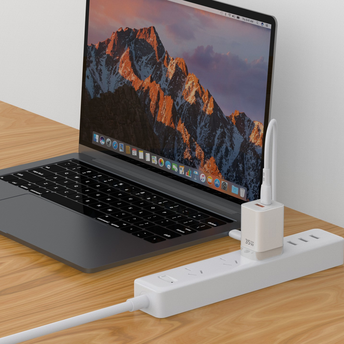 Titan 35W Ultra Fast Charger w USB-C and USB-A - image 3