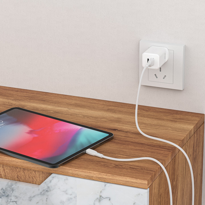Titan 35W Ultra Fast Charger w USB-C and USB-A - image 4